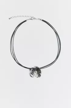 Колье-чокер с цветком