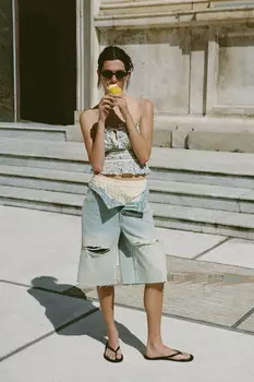 Шорты-бермуды джинсовые рваные