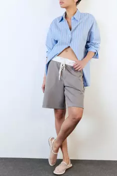 Шорты-бермуды костюмные с двойным поясом