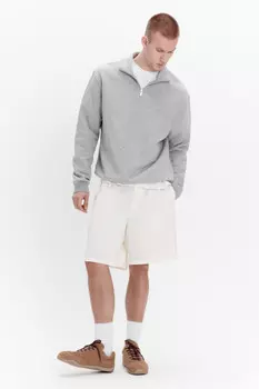 Шорты-бермуды костюмные со складками на поясе