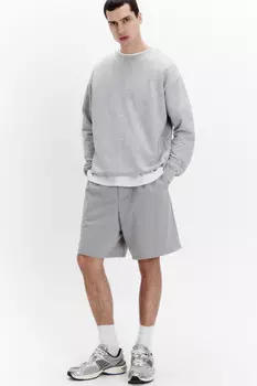 Шорты-бермуды костюмные со складками на поясе