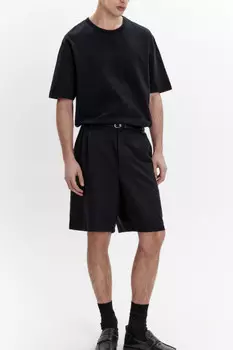 Шорты-бермуды костюмные со складками на поясе