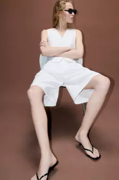 Шорты-бермуды костюмные со стрелками