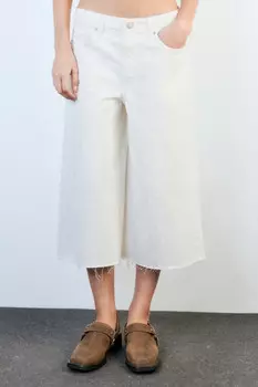 Шорты-бриджи джинсовые с открытыми срезами