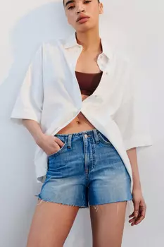 Шорты мини джинсовые с открытыми срезами