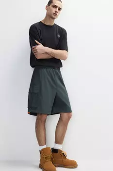 Шорты с накладными карманами