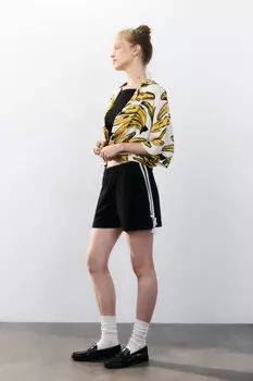 Шорты трикотажные с лампасами