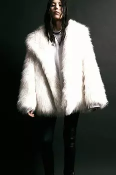 Шуба из искусственного меха с длинным ворсом