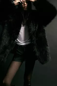 Шуба из искусственного меха с длинным ворсом