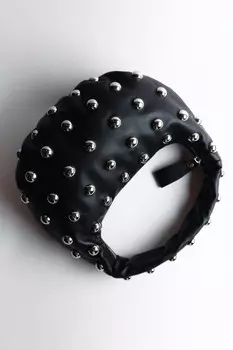 Сумка-багет с металлическим декором