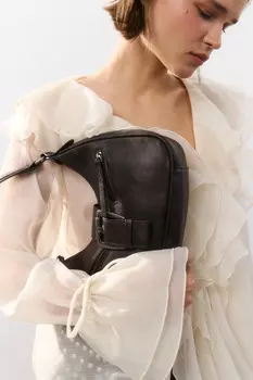 Сумка-багет с пряжкой