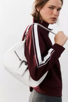 Сумка-багет с пряжкой