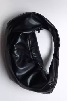 Сумка-хобо с короткой ручкой на плечо