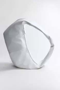 Сумка-хобо с короткой ручкой на плечо