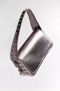 Сумка с металлическими заклепками