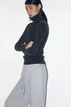 Свитер облегающий с воротником на молнии