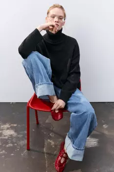 Свитер oversize с горлом