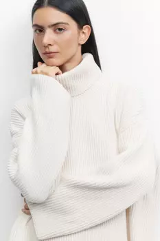 Свитер oversize с воротником и боковыми разрезами