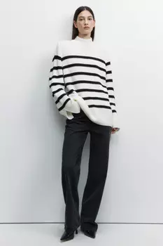Свитер oversize вязаный в полоску с коротким воротником