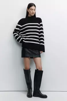 Свитер oversize вязаный в полоску с коротким воротником