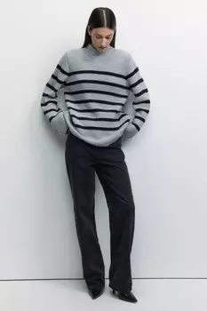 Свитер oversize вязаный в полоску с коротким воротником