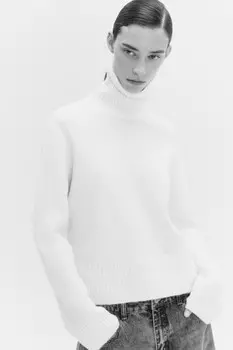 Свитер с горлом укороченный в полоску