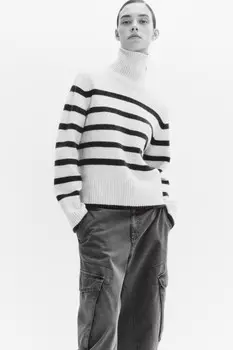 Свитер с горлом укороченный в полоску
