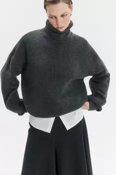 Свитер с воротником вязаный в рубчик