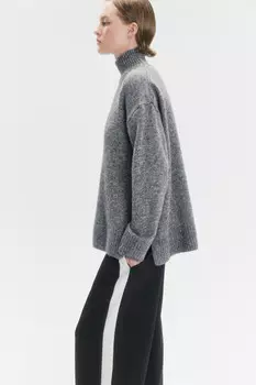 Свитер толстой вязки с боковыми разрезами