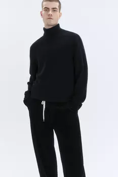 Свитер-водолазка тонкой вязки с воротником