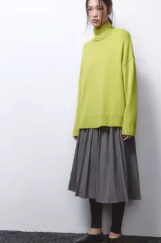 Свитер вязаный свободный с воротником