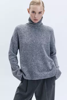 Свитер вязаный свободный с высоким воротником