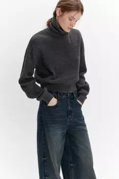 Свитер вязаный в рубчик с воротником