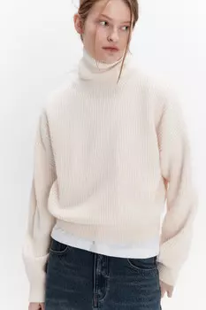 Свитер вязаный в рубчик с воротником