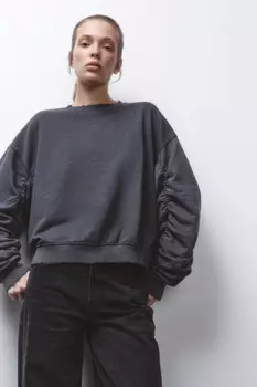 Свитшот рваный со стиркой и сборками на рукавах