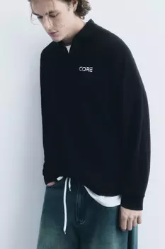 Свитшот с надписью и отложным воротником