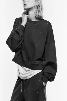 Свитшот свободный трикотажный со стразами