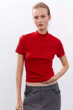 Топ-футболка с воротником-стойкой