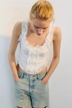 Топ-майка с кружевом и оборками