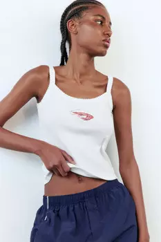 Топ-майка в рубчик с кружевом и принтом