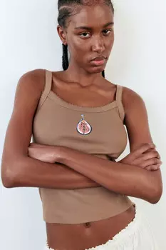 Топ-майка в рубчик с кружевом и принтом