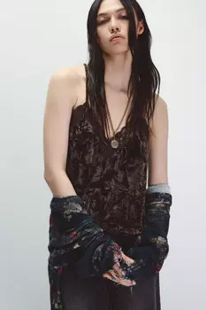 Топ на бретельках из бархата с кружевом