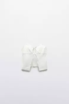 Топ на бретельках с вырезом и завязками