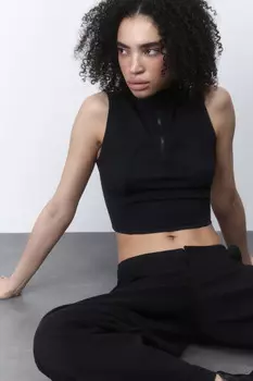 Топ облегающий с воротником на молнии