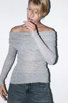 Топ off shoulders с длинными рукавами