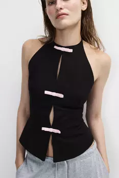 Топ с завязками на шее и бантиками