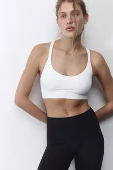 Топ спортивный с перекрещенными бретелями