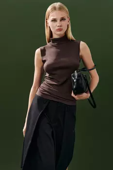 Топ-водолазка без рукавов