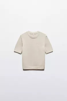 Топ вязаный с вышивкой на груди