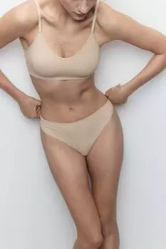 Трусы-стринги бесшовные в рубчик